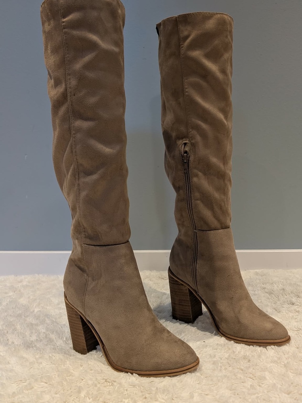 Women's Knee-High Suede Block Heel Boots - Taupe
